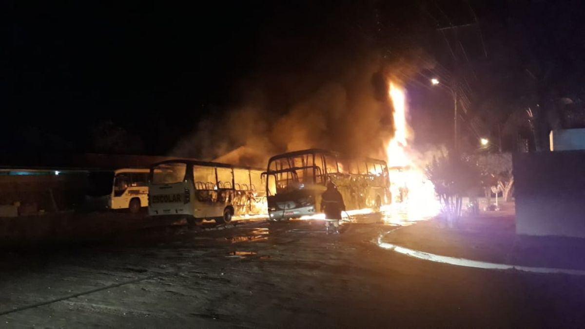 Cinco Nibus S O Incendiados Na Regi O Central De Jaciara Veja V Deo