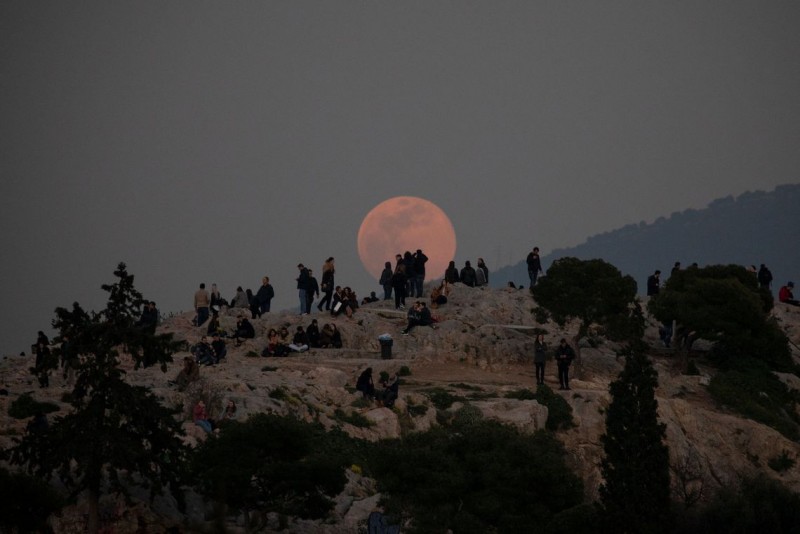 super lua.jpg