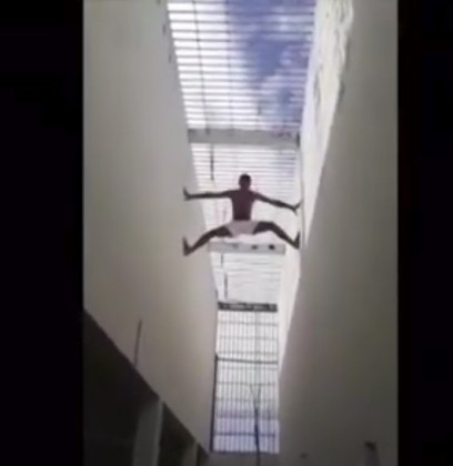 Preso escala parede