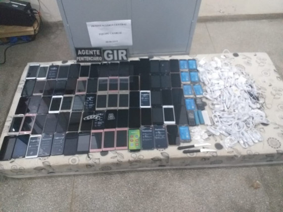 Celulares na PCE