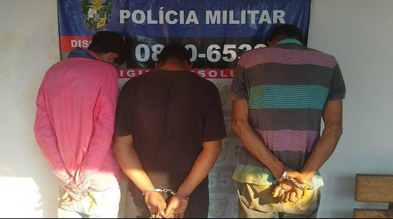 três presos 