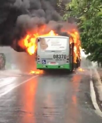 fogo em ônibus