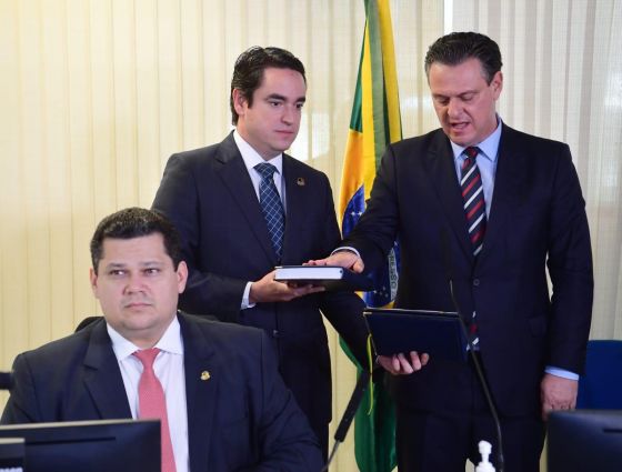 Carlos Fávaro toma posse