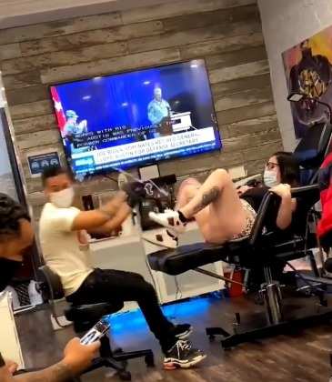 mulher tatuagem vagina