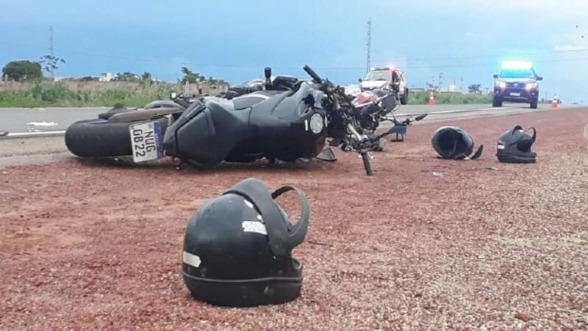 Homem morre e outros dois ficam feridos em colisão frontal de