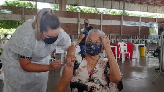 Neta avó vacina Cuiabá