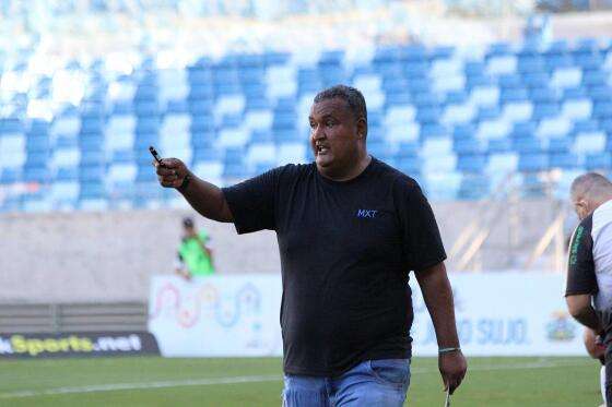 César Fuscão técnico do Mixto Feminino