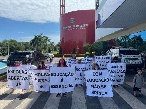 PROTESTO ESCOLAS ABERTAS