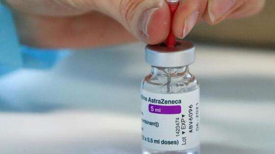 Vacina Astrazeneca.jpeg