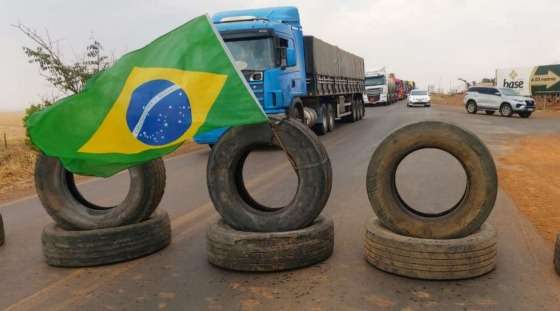 Bloqueio BR Caminhoneiros.jpeg