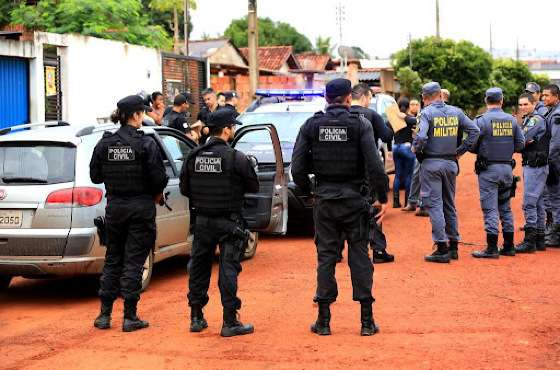 POLÍCIAS MILITAR E CIVIL