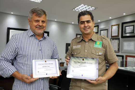 José Roberto Pinheiro e Emanuel Pinheiro sendo diplomados pelo Tribunal Regional Eleitoral (TRE) como vice-prefeito e prefeito de Cuiabá, respectivamente