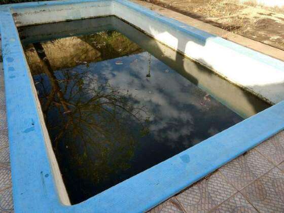 piscina suja 