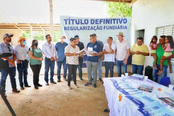 entrega títulos pequenos produtores 