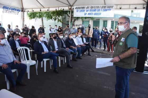 O ministro Marcelo Queiroga durante inauguração do serviço de radioterapia na Santa Casa