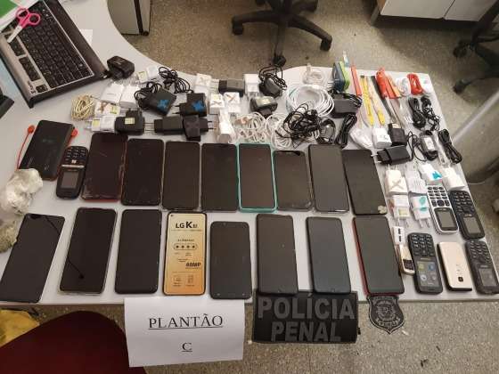 Apreensão de 32 celulares prenitenciária feminino.jpeg