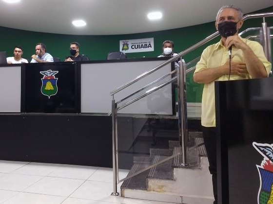 Antero Paes de Barros discursa após parceria do Mixto com Dorileo Leal 