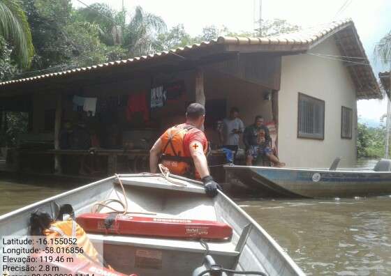 Enchente em rio deixa comunidade rural alagada em Cáceres (MT)