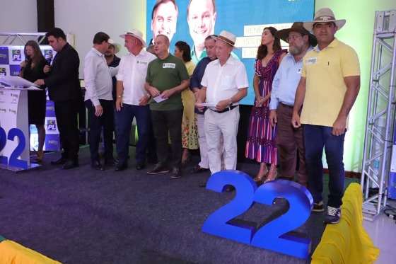 Wellington ao lado de correligionários como o prefeito de Sinop, Roberto Dorner, o deputado federal Nelson Barbudo, o deputado estadual Elizeu Nascimento, o empresário e ex-candidato ao Senado Reinaldo Moraes, dentre outros
