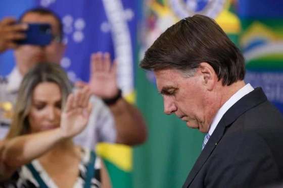 Bolsonaro-orando.jpg