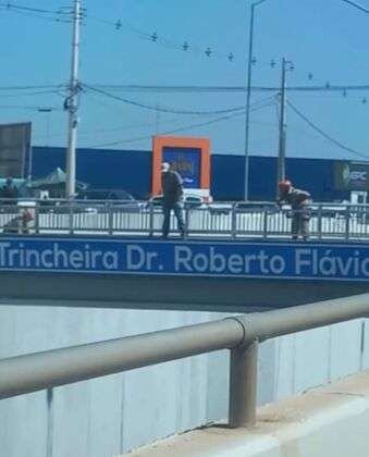 homem tenta pular de viaduto