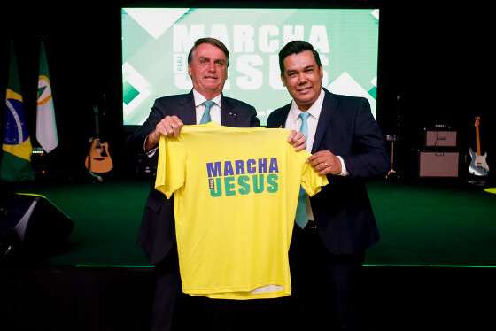 Bolsonaro ao lado do pastor Fábio Senna no lançamento da Marcha para Jesus, em Cuiabá, no dia 19 de abril