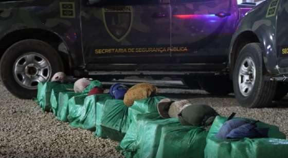 cocaina apreendida e bolivianos presos