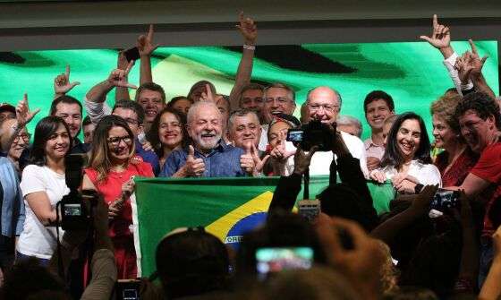 Luiz Inácio Lula da Silva (PT) em discurso após a vitória nas eleições presidenciais do Brasil