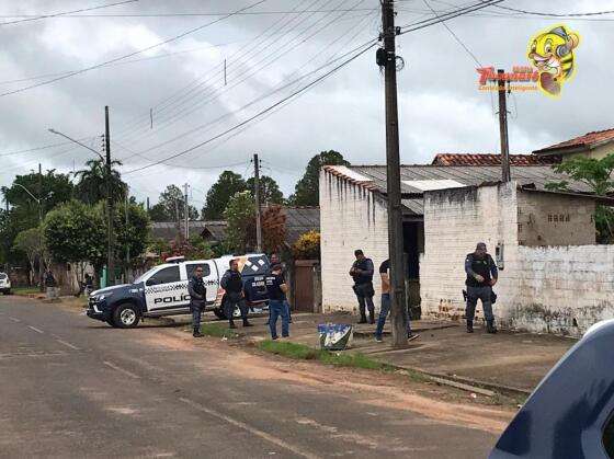 homem-ataca-policiais-com-foice-11.jpeg