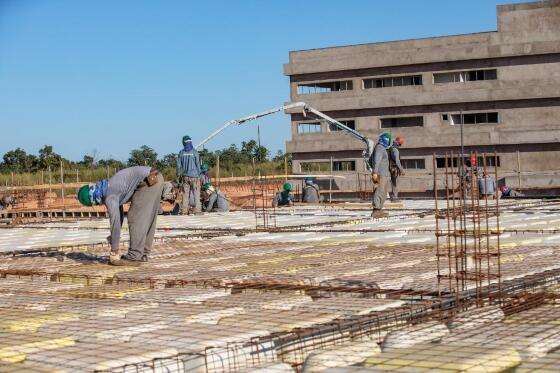 Obras do novo Hospital Universitário Júlio Müller.