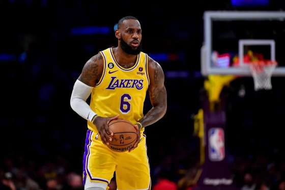 LEBRON JAMES.jpg