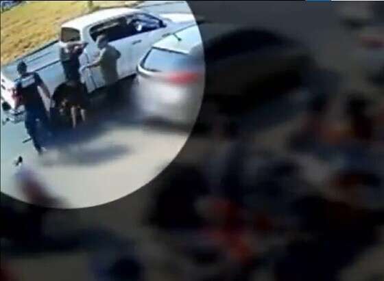 Assaltantes disfarçados de policiais civis fingiram uma falsa abordagem para render o artista.