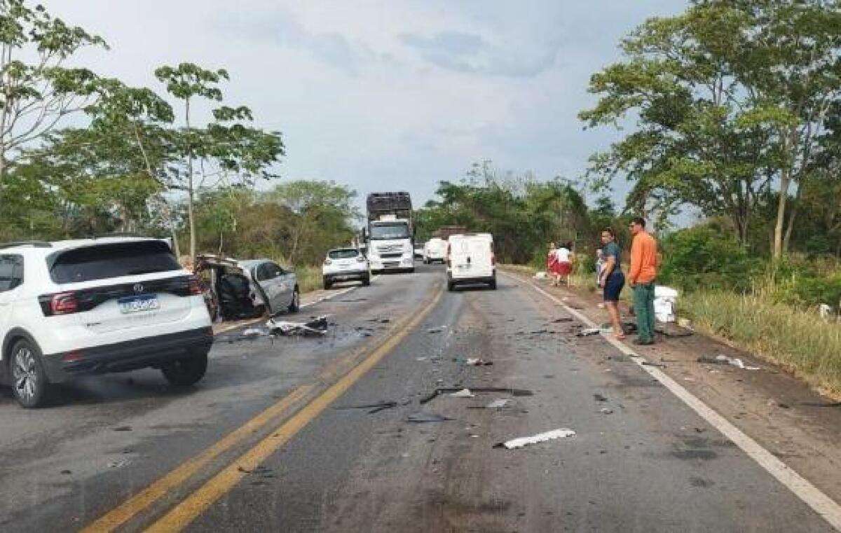 Casal morre em acidente após motorista bater em árvore e carro se partir ao  meio em rodovia de MT, Mato Grosso