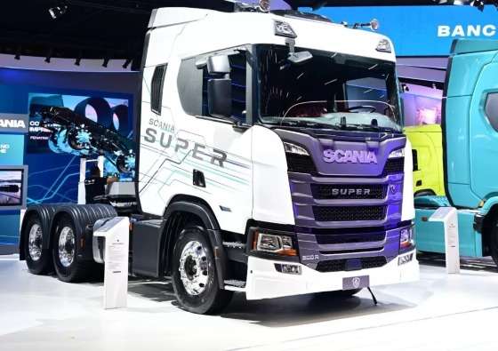 Os novos caminhões são da marca Scania, modelo 500R 6×4 Super.