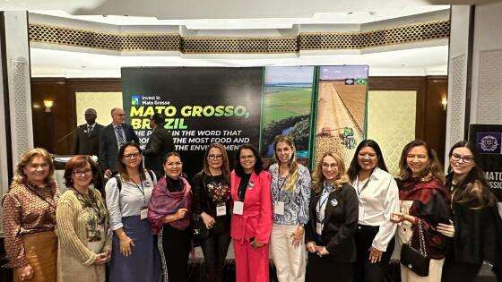 Primeira-dama de MT, Virginia Mendes junto com a assessora de Assuntos Internacionais, Rita Chileto , Laice Souza, secretária da Secom-MT e delegação de mulheres representantes de entidades e instituições.