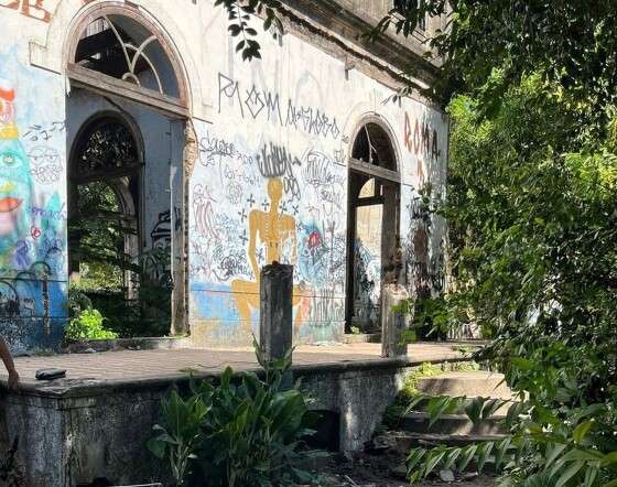 As vítimas eram submetidas a prostituição em um casarão abandonado, na Rua Azevedo Coutinho, na Várzea, na Zona Oeste do Recife
