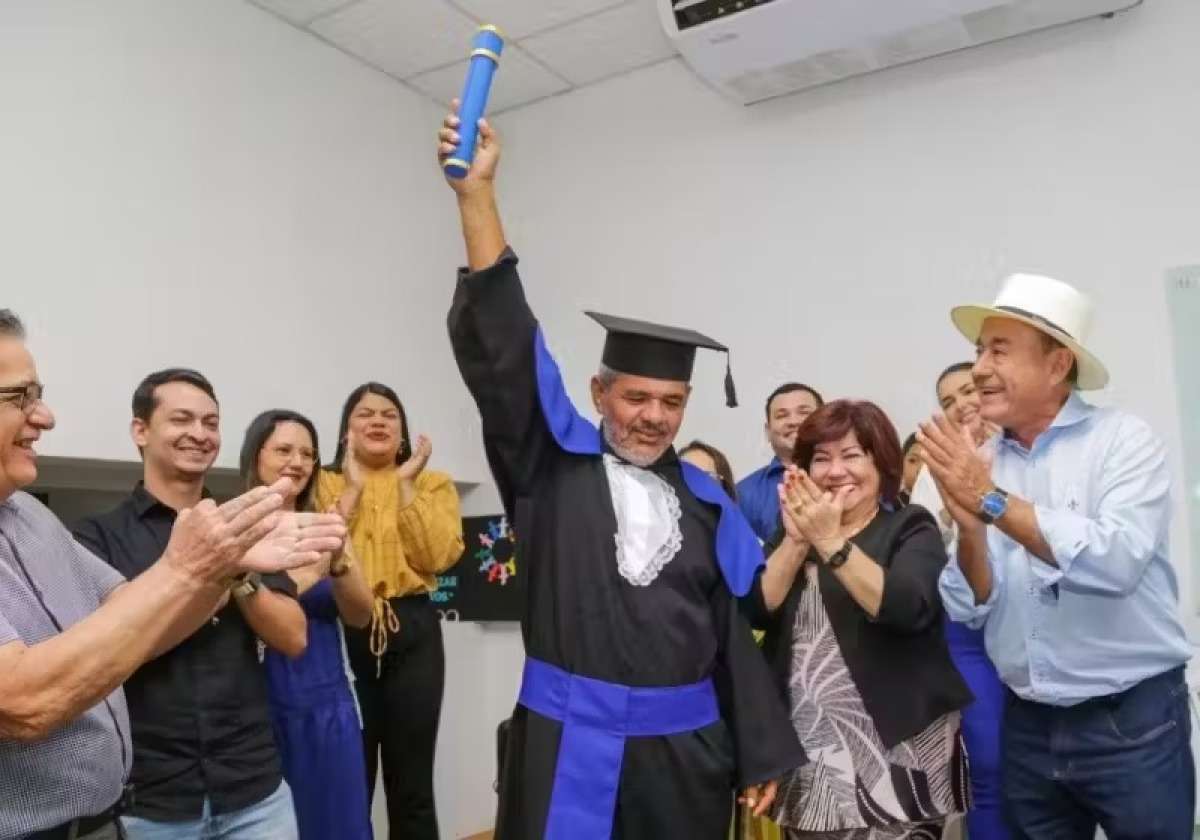 homem em situação de rua formatura