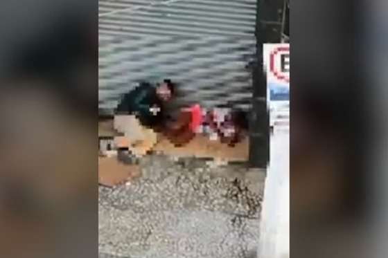 Vídeo: homem é flagrado estuprando moradora de rua no litoral de SP