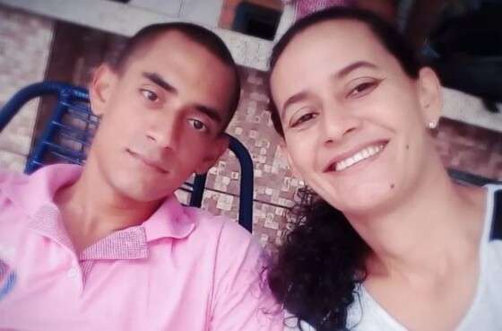 O aluno-bombeiro Rodrigo Claro (in memorian) e a mãe, Jane Patrícia Claro.