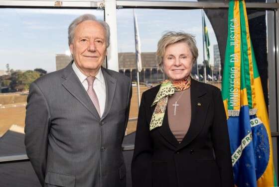O ministro da Justiça, Ricardo Lewandowski, e a senadora mato-grossense Margareth Buzetti.