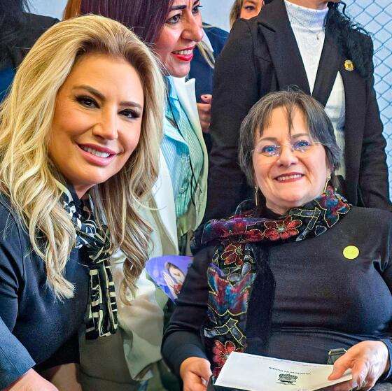 A primeira-dama de Cuiabá, Márcia Pinheiro e a ativista Maria da Penha.