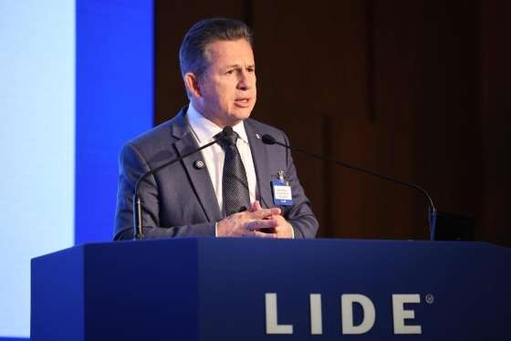 mauro mendes no Fórum Empresarial LIDE