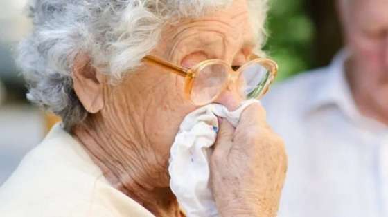 idosa doente gripe idosos gripados
