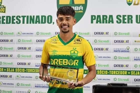 O volante Guilherme madruga, vencedor do Pr~emio Puskás FIFA 2024.