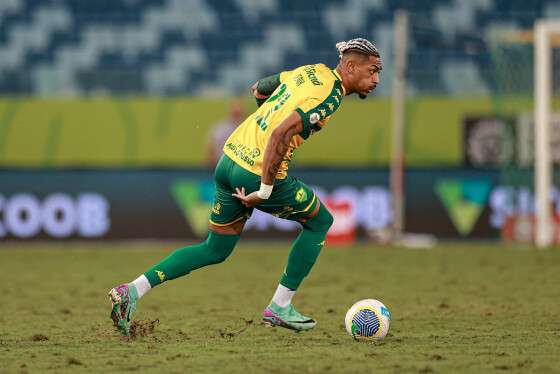 O atacante do Cuiabá, Derik Lacerda.