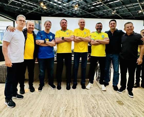 Da esq. para a dir.: Romeu Zema, Jorginho Mello, Tarcísio de Freitas, Jair Bolsonaro, Ronaldo Caiado, Wilson Lima, Ratinho Júnior e o governador de MT, Mauro Mendes