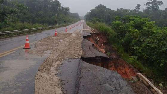 Erosão no KM 457 da BR-174, em Comodoro - MT