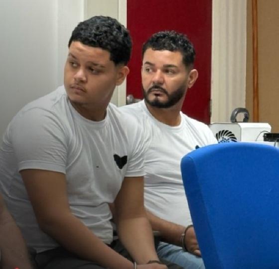 O suspeito Gustavo Benedito Junior Lara e seu pai, Benedito Anunciação de Santana, apontado como mandante do crime.