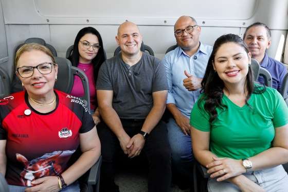 Abilio e vereadores andam de ônibus em primeiro dia com Tarifa Zero