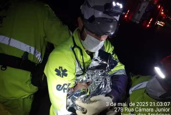Gestante dá à luz em carro parado na BR-277, em Curitiba